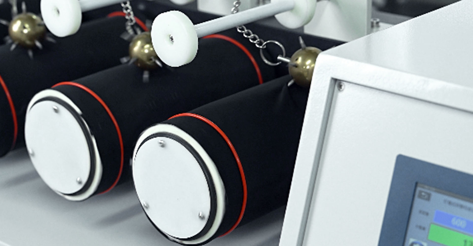 teste de resist&ecirc;ncia &agrave; picada de ma&ccedil;a em tecido de nylon elastano activewear